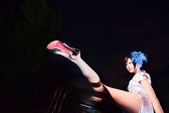 旗袍美眉COS《生化危机》艾达王 演绎中国风情